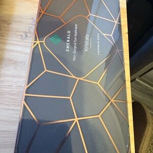 Emerald Non-Surgical Age-Defying Applicator